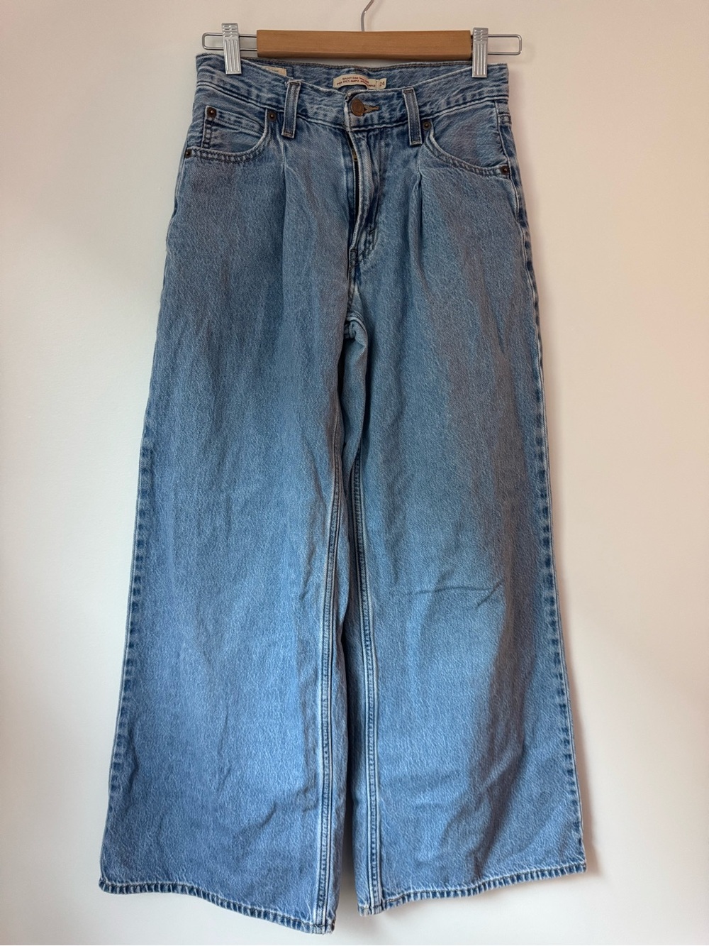 Levi’s Premium Baggy Dad Wide Leg Pleated High Rise Jeans